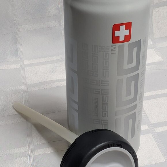 SIGG SWISS MADE METAL WATER BOTTLE SPORTS 0.6 LT SILVER AND WHITE LIDDED SPORTS - Picture 11 of 16